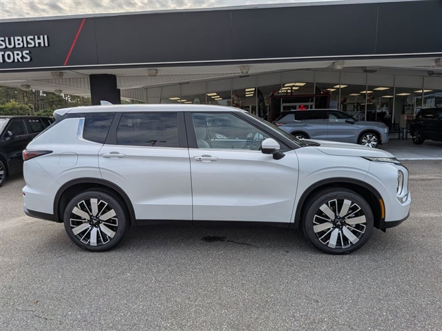 2025 Mitsubishi Outlander SE:MM39820