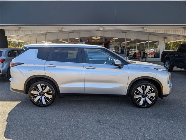 2025 Mitsubishi Outlander SE:MM39940