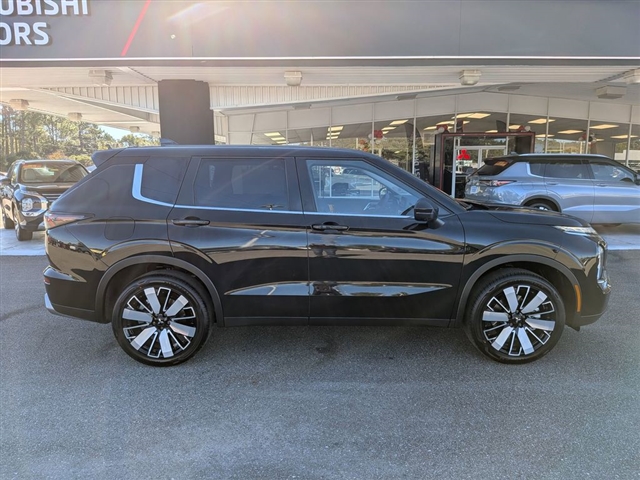 2025 Mitsubishi Outlander SE:MI30030