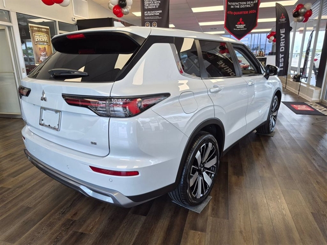 2026 Mitsubishi Outlander SE:MI30500
