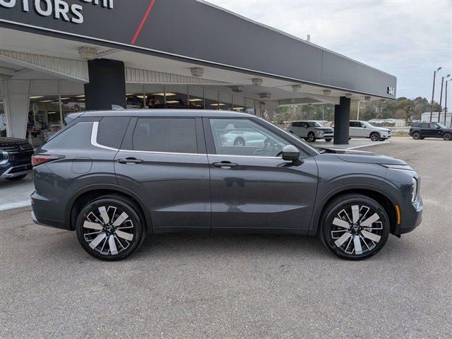 2026 Mitsubishi Outlander SE:MI30260