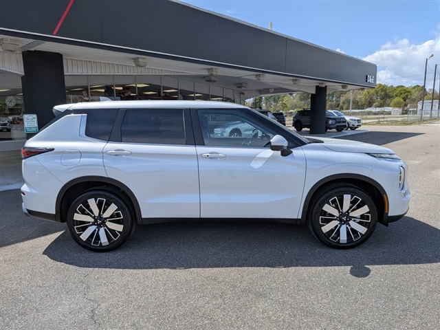 2026 Mitsubishi Outlander SE:MI30330