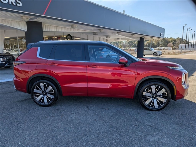 2026 Mitsubishi Outlander Black Edition:MI30060