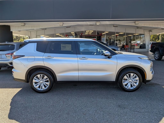 2025 Mitsubishi Outlander ES:MM139920