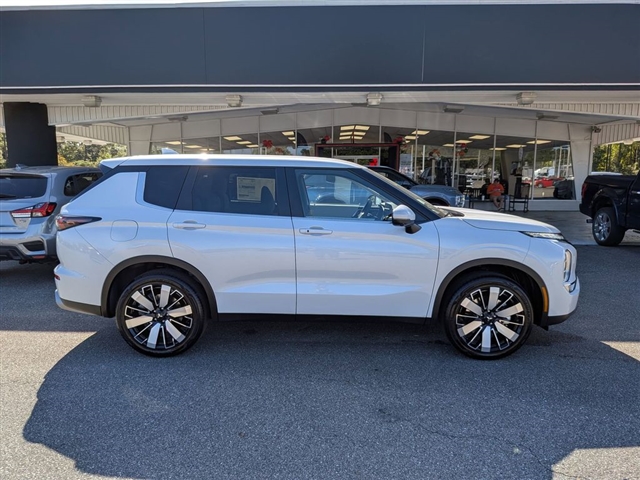 2025 Mitsubishi Outlander SE:MM139900