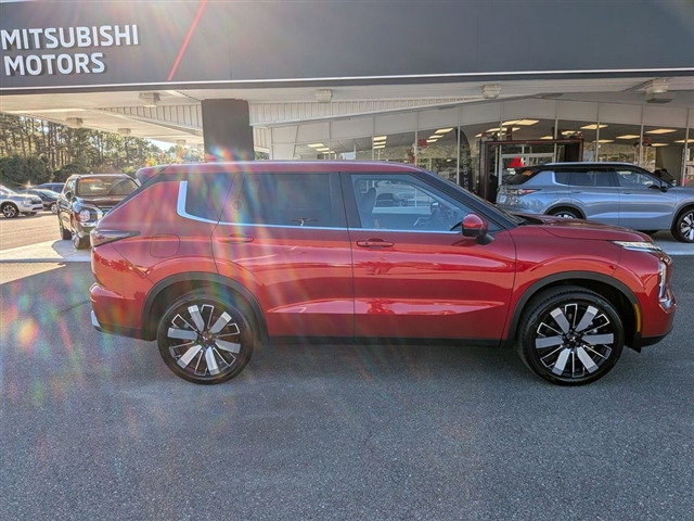 2025 Mitsubishi Outlander SE:MI30000