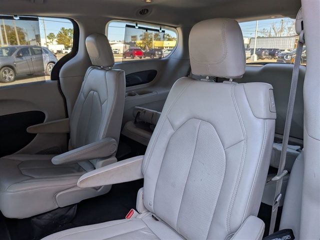 2017 Chrysler Pacifica Touring-L Plus:01870UU