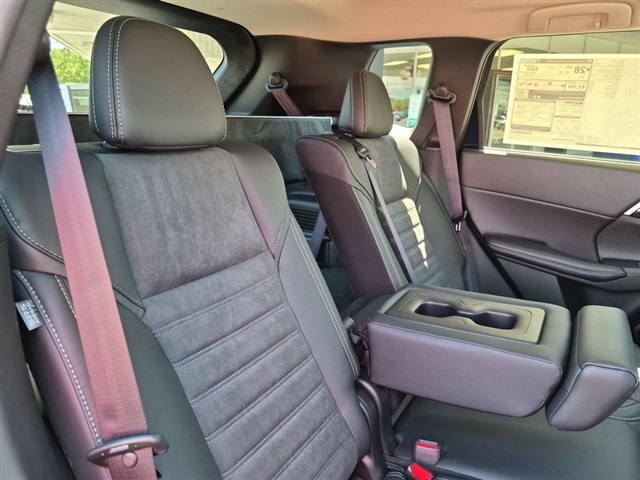 2026 Mitsubishi Outlander SE:MI30520