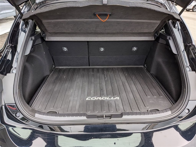 2022 Toyota Corolla Hatchback SE:01820UU