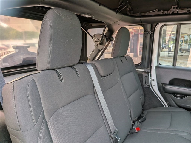 2022 Jeep Wrangler Unlimited Unlimited Sahara:02490UU