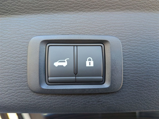 2025 Mitsubishi Outlander SE:MI30010