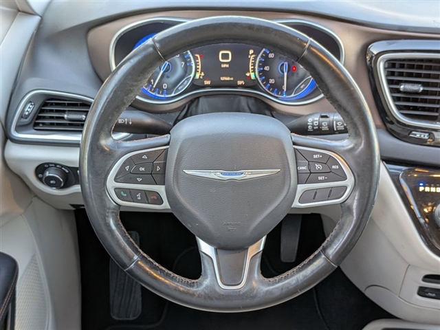 2017 Chrysler Pacifica Touring-L Plus:01870UU