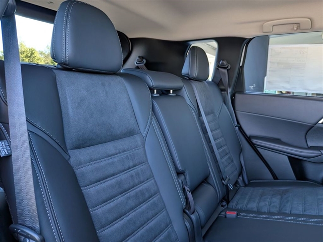 2025 Mitsubishi Outlander SE:MI30020