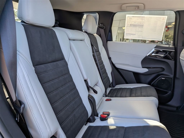 2025 Mitsubishi Outlander SE:MM39850