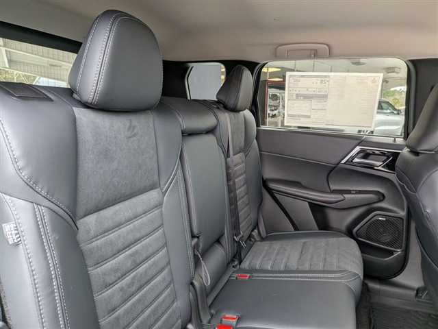 2026 Mitsubishi Outlander SE:MI30250