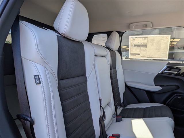 2025 Mitsubishi Outlander SE:MM139900