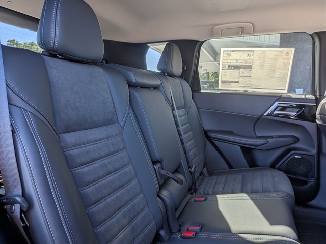 2025 Mitsubishi Outlander SE:MM139910