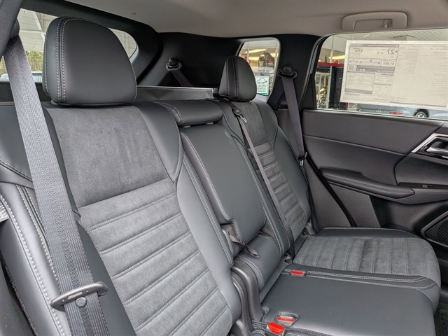 2026 Mitsubishi Outlander SE:MI130120