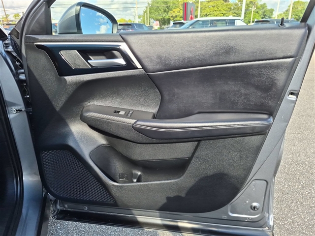 2023 Mitsubishi Outlander SE:30052N