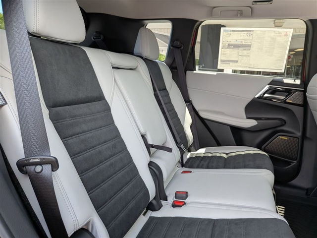 2025 Mitsubishi Outlander SE:MM39700