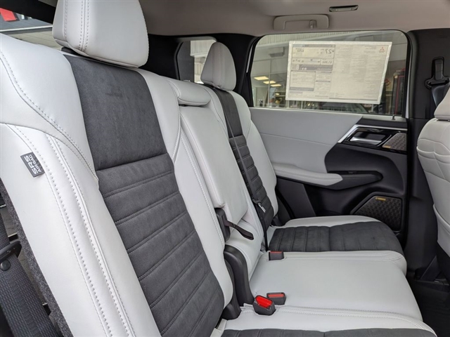 2025 Mitsubishi Outlander SE:MM39820