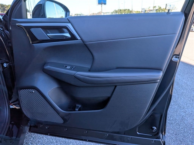 2025 Mitsubishi Outlander SE:MI30030