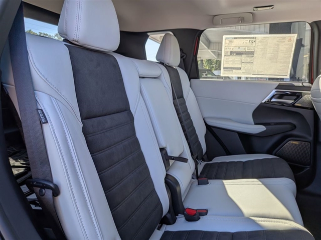 2025 Mitsubishi Outlander SE:MM39870