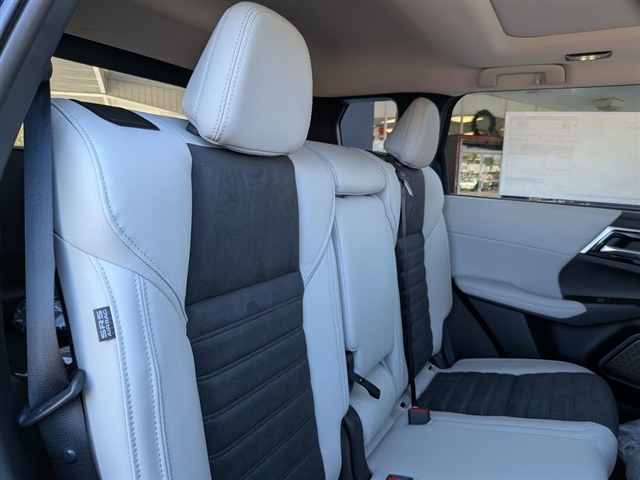 2026 Mitsubishi Outlander SE:MI30090