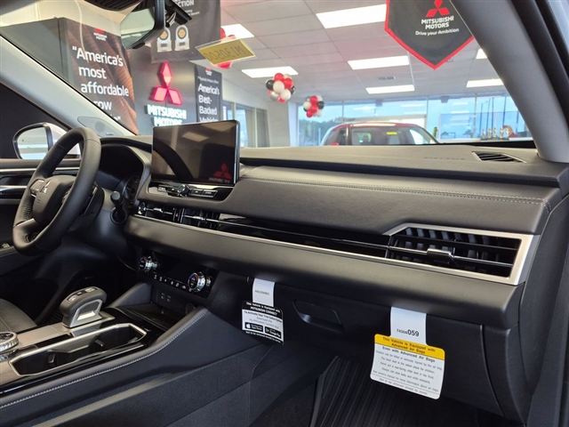 2026 Mitsubishi Outlander SE:MI30500