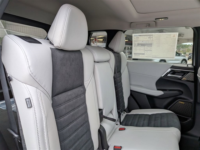 2026 Mitsubishi Outlander SE:MI30210