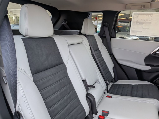 2026 Mitsubishi Outlander SE:MI30140