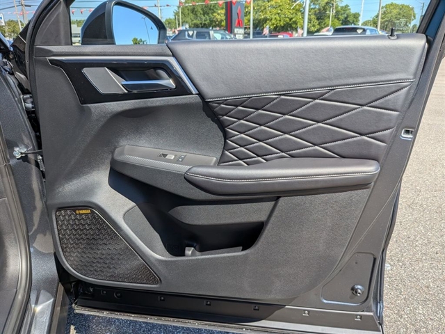 2026 Mitsubishi Outlander Black Edition:MI30460