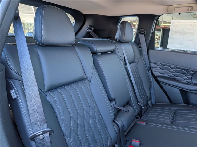 2026 Mitsubishi Outlander Black Edition:MI30100