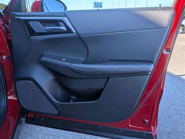 2025 Mitsubishi Outlander SE:MI30000