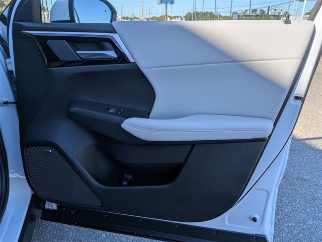 2025 Mitsubishi Outlander SE:MI30010