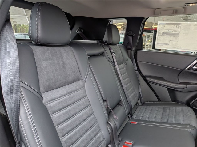 2026 Mitsubishi Outlander SE:MI130110