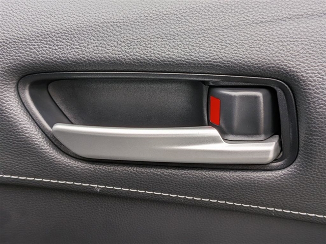 2022 Toyota Corolla Hatchback SE:01820UU