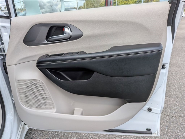 2022 Chrysler Pacifica Touring L:02150UU