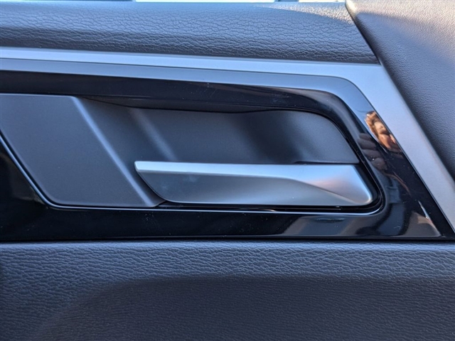 2025 Mitsubishi Outlander SE:MI30020