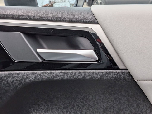 2026 Mitsubishi Outlander SE:MI30270