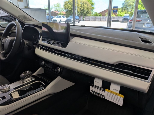 2026 Mitsubishi Outlander SE:MI30390