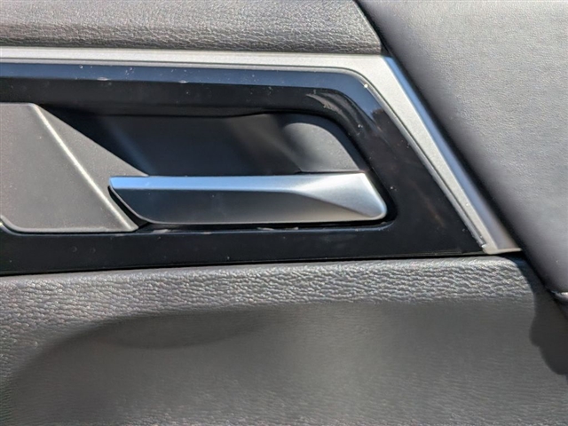 2026 Mitsubishi Outlander Black Edition:MI30460