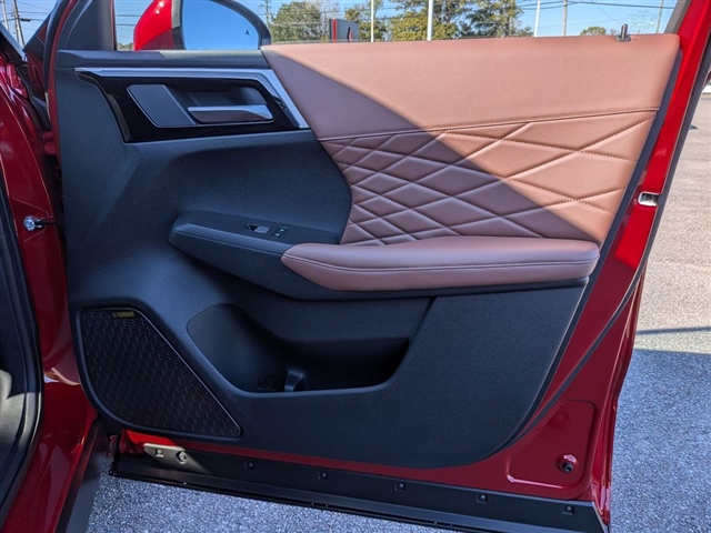 2026 Mitsubishi Outlander Black Edition:MI30060