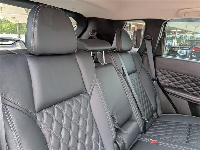 2022 Mitsubishi Outlander SEL Launch Edition:30253N