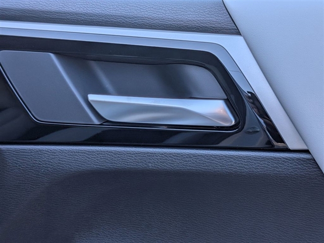 2025 Mitsubishi Outlander SE:MI30010