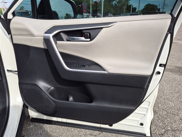 2020 Toyota RAV4 Limited:02570UU