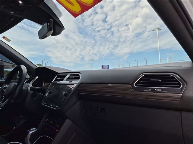 2022 Volkswagen Tiguan SEL R-LINE - Photo 35