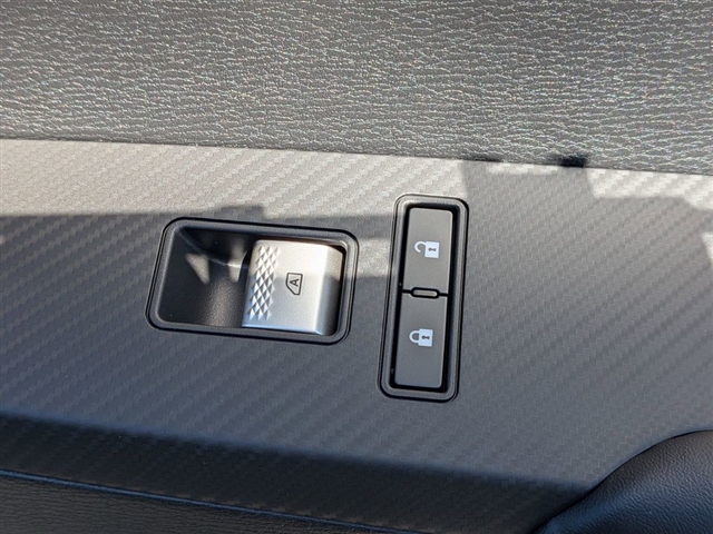 2026 Mitsubishi Outlander Black Edition:MI30460