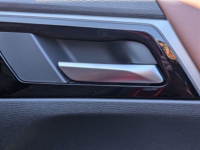 2026 Mitsubishi Outlander Black Edition:MI30060