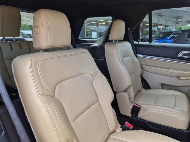 2017 Ford Explorer Limited:02560UU